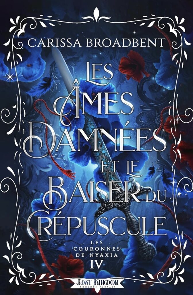 Couverture du Tome 4 de la série Les Couronnes de Nyaxia : Les Âmes Damnées et le Baiser du Crépuscule, de Carissa Broadbent - qui fait partie des sorties littéraires d'août 2026.